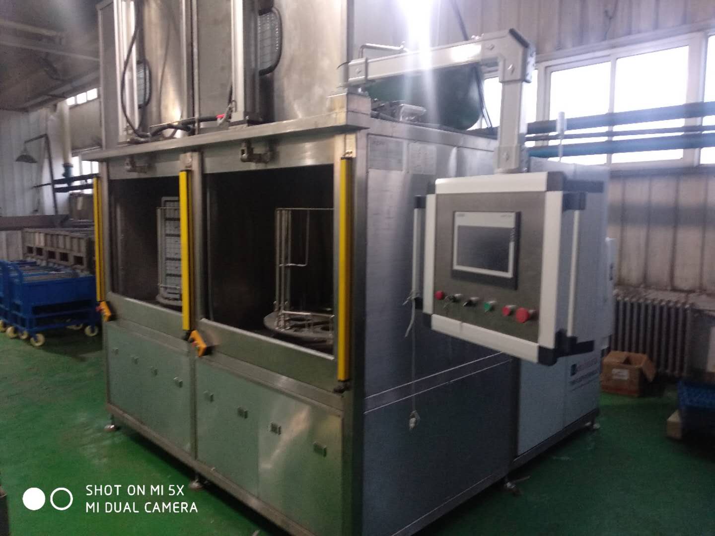 通過式超聲波清洗機：多段協同清洗，批量生產的高效潔凈方案